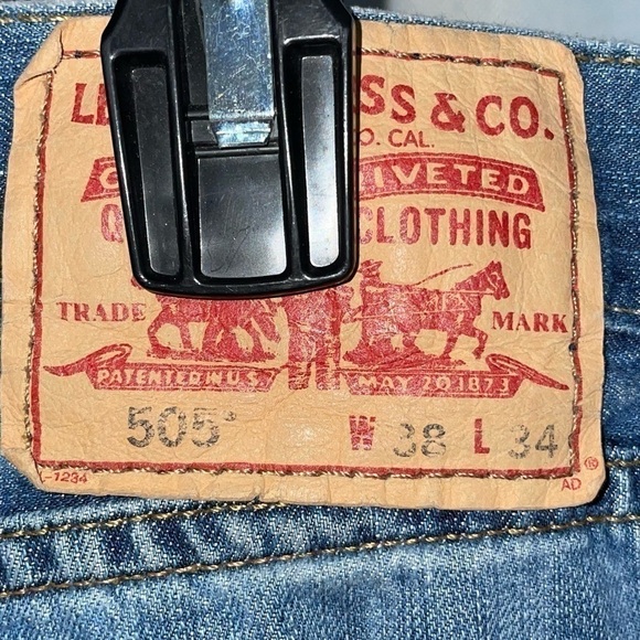 Levi's 505 Jean Straight Leg Regular Fit High Rise Zipper Fly Demin Blue Jeans - Picture 6 of 10